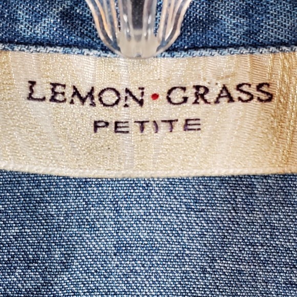 Lemon & Grass Petite Denim Button Down Size Medium - Picture 3 of 4
